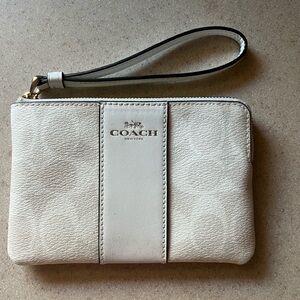NWOT Coach Corner Zip Wristlet Wallet